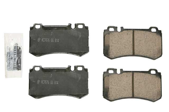 Brake Pad Set - Rear - Akebono Euro (0044204920)