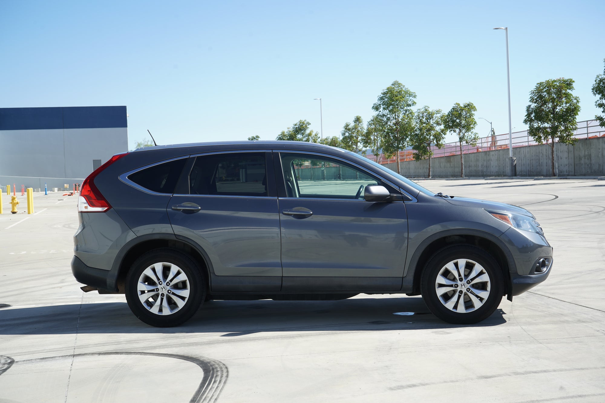 2013 Honda CR-V EX-L AWD cargo area with folding seats - Iconic Garage Burbank CA