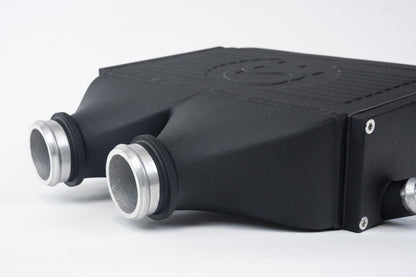 csf 2014+ bmw m3/m4 (f8x) top mount charge-air-cooler - crinkle black bmw m3 m4 f80 f82 f8x iconic garage